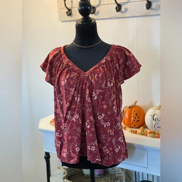 Maroon Floral Blouse ❤️🌺 - Picture 2 of 7